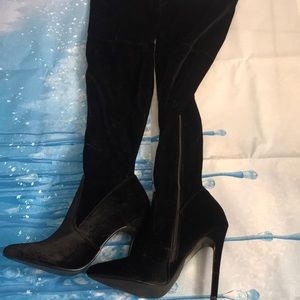 Thigh high black velvet boots 🎀never worn🎀